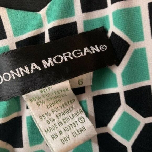 Donna Morgan Mod cap sleeve geometric print short - Picture 2 of 6